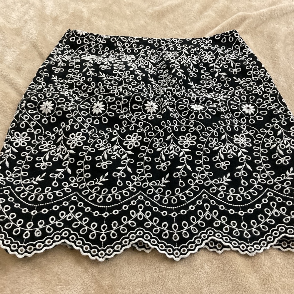 Loft embroidered skirt size 4